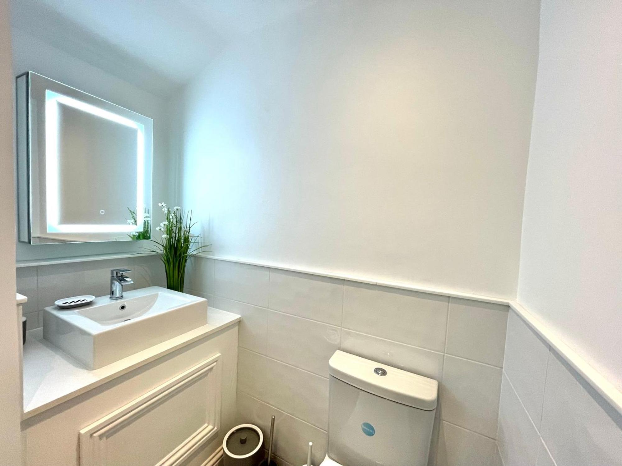 2 Bedroom Apartments Stopoverz Бристоль Экстерьер фото