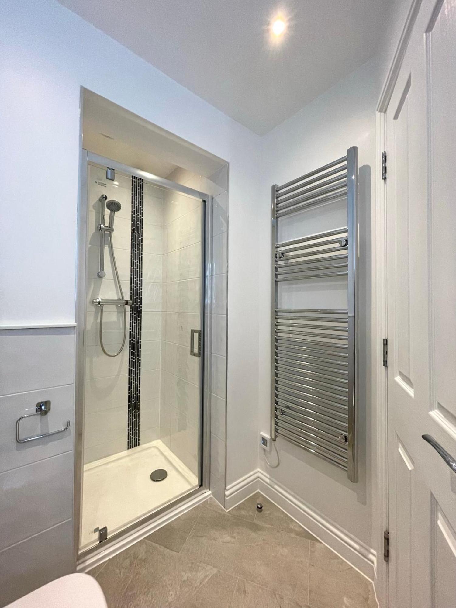 2 Bedroom Apartments Stopoverz Бристоль Экстерьер фото