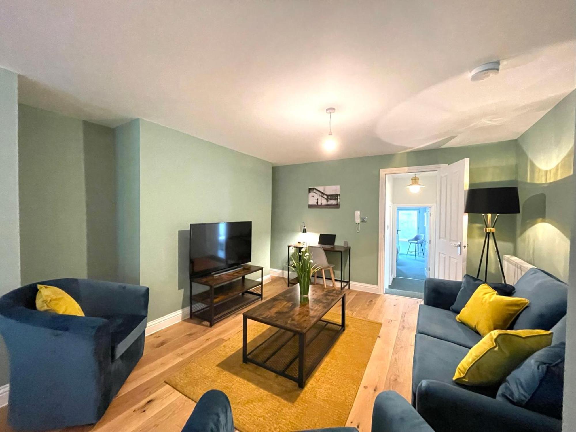 2 Bedroom Apartments Stopoverz Бристоль Экстерьер фото