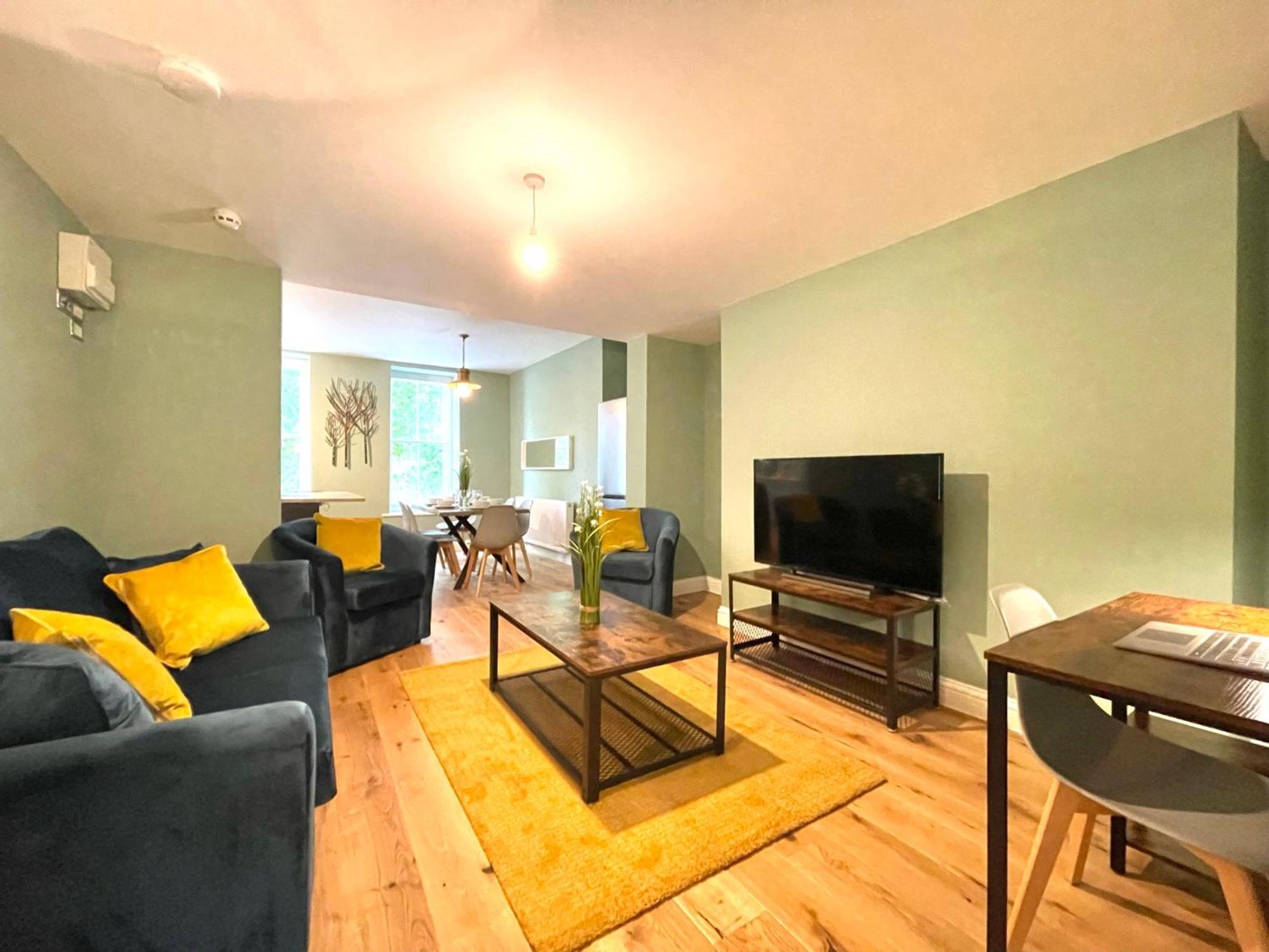 2 Bedroom Apartments Stopoverz Бристоль Экстерьер фото