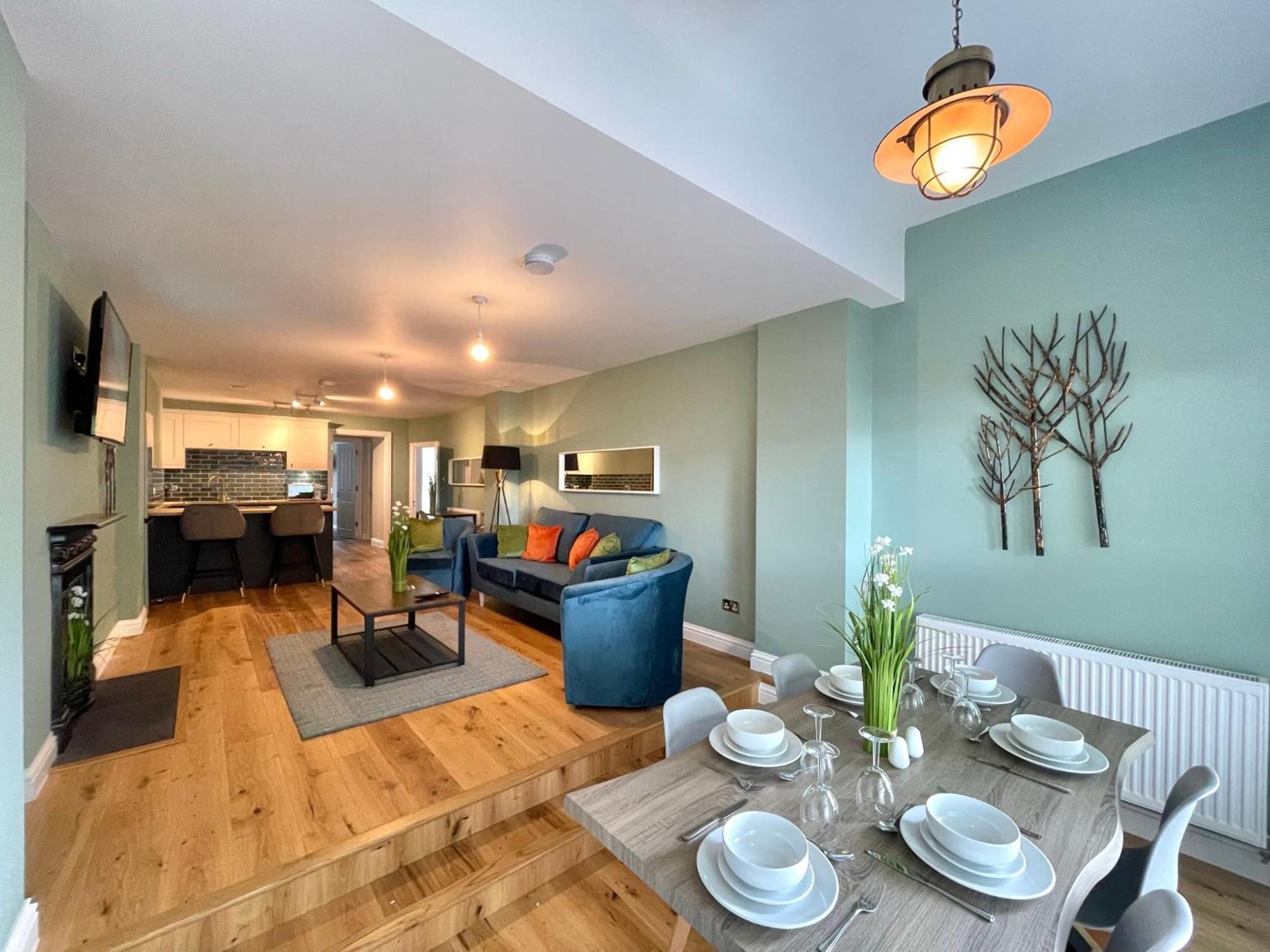 2 Bedroom Apartments Stopoverz Бристоль Экстерьер фото