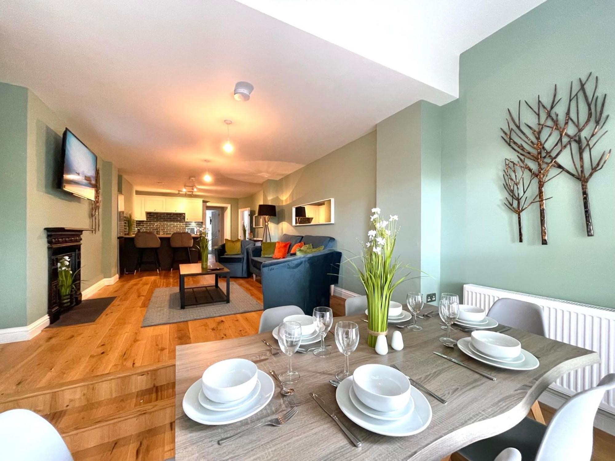 2 Bedroom Apartments Stopoverz Бристоль Экстерьер фото