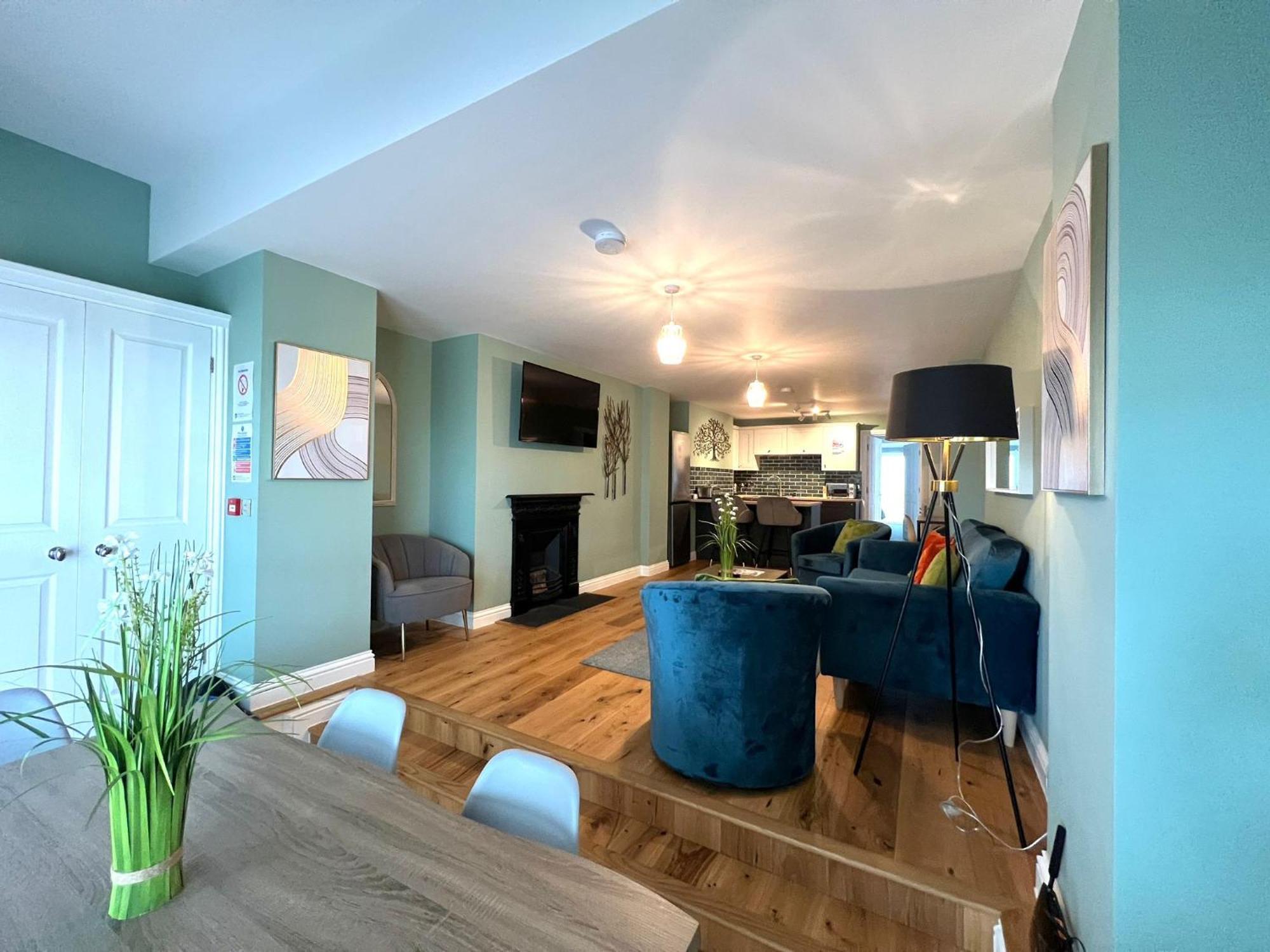 2 Bedroom Apartments Stopoverz Бристоль Экстерьер фото